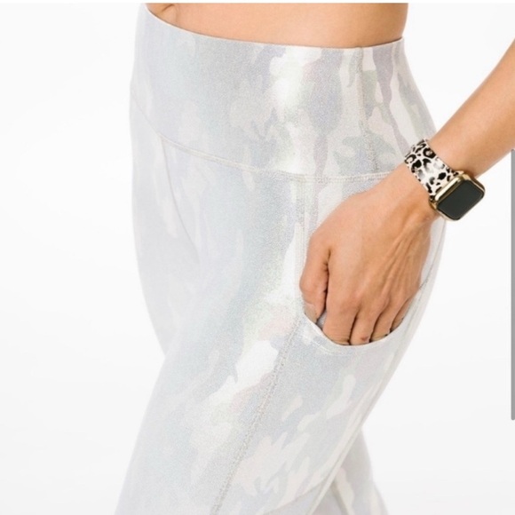 ZYIA Active Metallic Camo Print Leggings - size 4. L - Picture 2 of 7